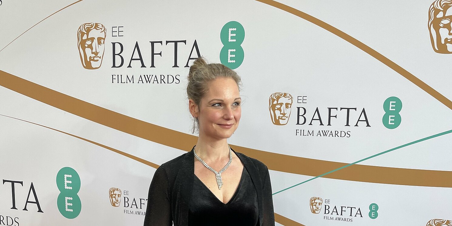 Prof. Waleska Defne Leifeld auf dem Roten Teppich bei den BAFTA-Awards in London. Foto: Stefanie Butscheidt